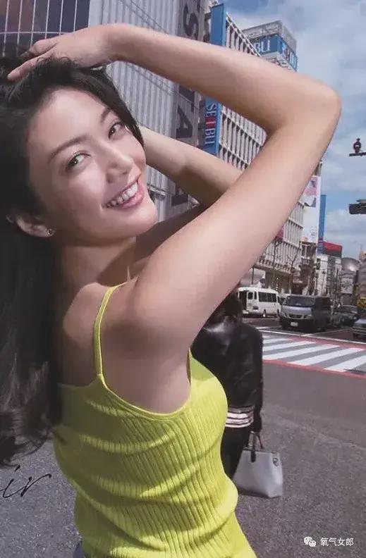 日本美少女写真集中营,捕捉青春魅力的瞬间