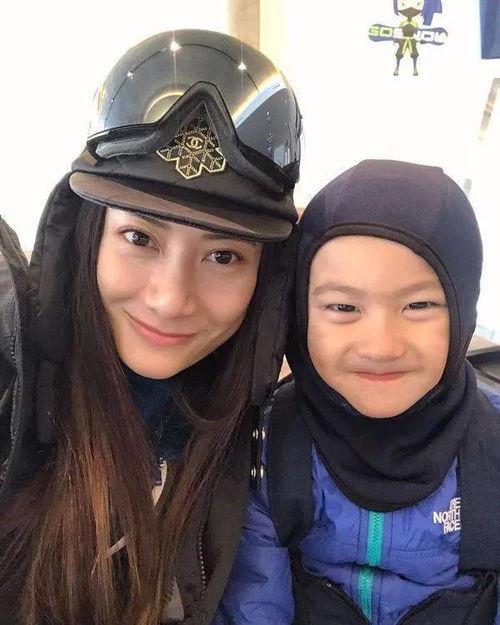 黄伊汶老公儿子,老公儿子共筑温馨生活
