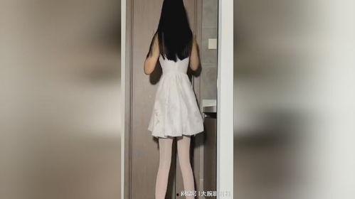 偷姐姐丝袜漫画全集,偷窥姐姐的秘密生活